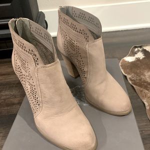 Vince Camuto Frasitta Bootie size 6.5
